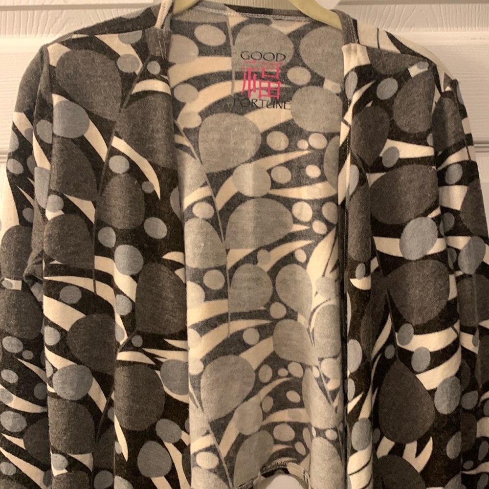 GOOD FORTUNE SWEATER BLK/CREME/GRAY LONG FRONT 34”..BACK 20”..UNIQUE STLYING